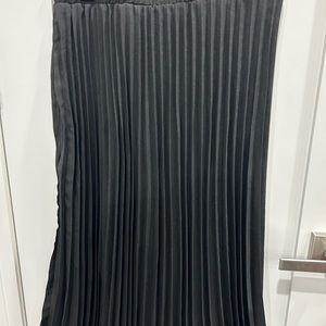 Pleated skirt